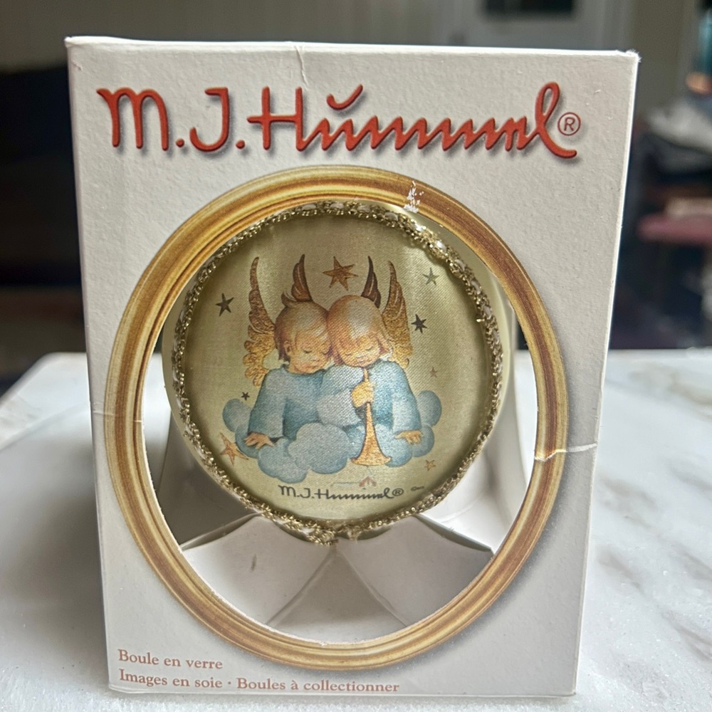 Schmid Berta Hummel • White & Gold Glass Christmas Ornament W/ Angel Design - Picture 5 of 14